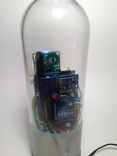 The bottle seen from behind.